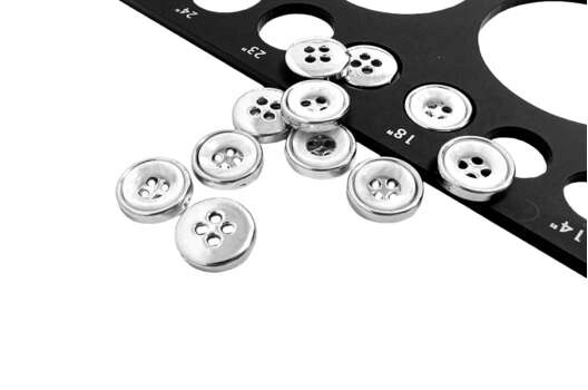 Пуговица пластиковая PS27, 4 прокола, серебристая с белым, 11.5 мм