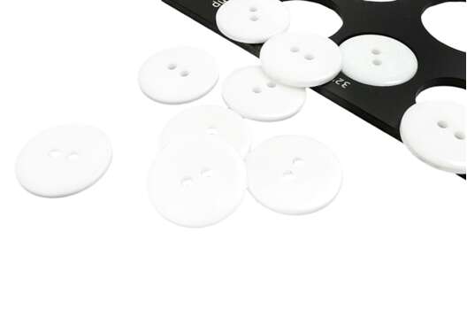 Пуговица пластиковая NE223, 2 прокола, белая, 20 мм