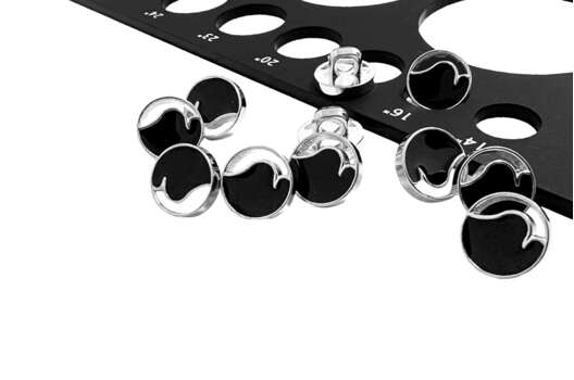 Пуговица пластиковая на ножке LAX-43, серебристая с черным, 10 мм