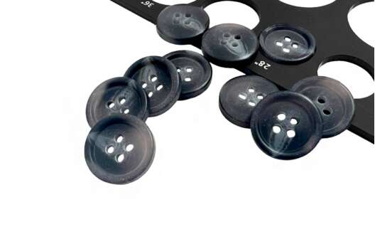 Пуговица пластиковая P9-35, 4 прокола, темно-серая, 18 мм