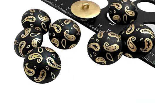 Пуговица пластиковая на ножке RB A921, Пейсли золото на черном, 28 мм