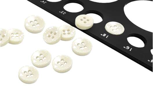 Пуговица пластиковая CN2809, 4 прокола, молочная, 11.5 мм