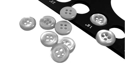 Пуговица пластик M-18, 4 прокола, светло-серая, 11.5 мм