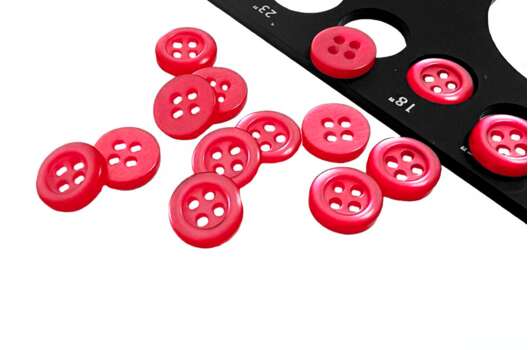 Пуговица пластиковая CBM-126, 4 прокола, красная, 11.5 мм
