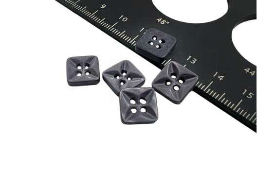 Пуговица пластиковая M-26, 4 прокола, темно-серая, 14 мм