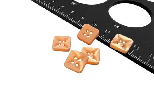 Пуговица пластиковая M-26, 4 прокола, оранжевая, 14 мм