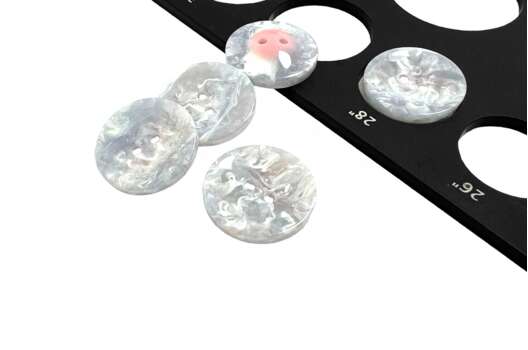 Пуговица пластик CB-3633, 2 прокола, светло-серая, 18 мм