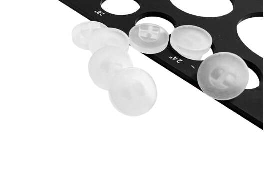 Пуговица пластиковая на ножке K-33, матовая прозрачная, 15 мм