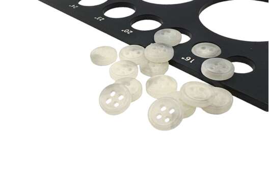 Пуговица пластик M-03, 4 прокола, серо-молочная, 10 мм