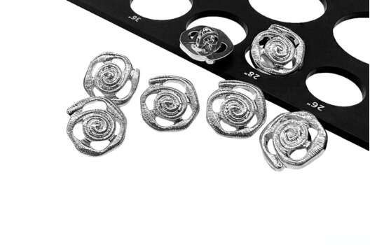 Пуговица пластиковая на ножке LA1707, серебро, 18 мм