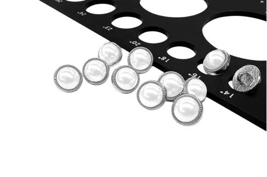 Пуговица металлическая на ножке D054, серебристая с белым, 10 мм