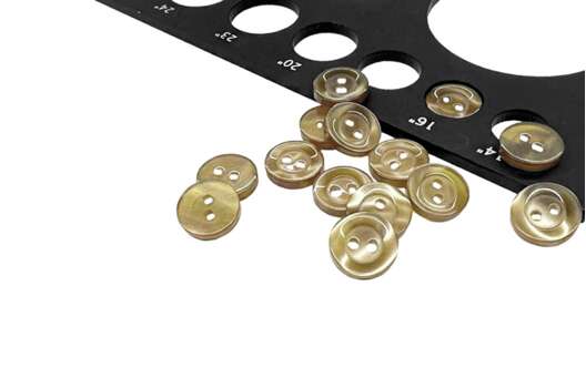 Пуговица пластиковая M-10, 2 прокола, светло-коричневая, 10 мм