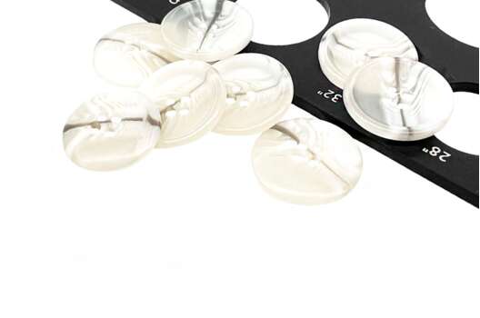 Пуговица пластик P-56, 4 прокола, молочная, 20 мм