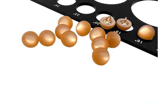 Пуговица пластиковая на ножке CN 2806, бежевая, 10 мм