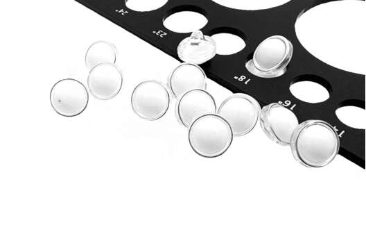 Пуговица пластиковая на ножке B302, белая с серебром, 11.5 мм