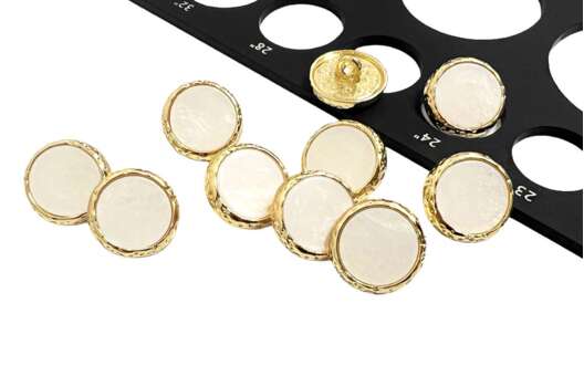 Пуговица металлическая на ножке L-1235, бежевая с золотом, 15 мм