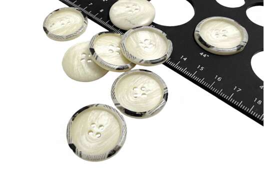 Пуговица пластик CN2819, 4 прокола, молоко, 28 мм