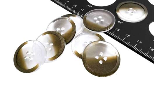 Пуговица пластик CN2813, 4 прокола, прозрачная с коричневым, 28 мм