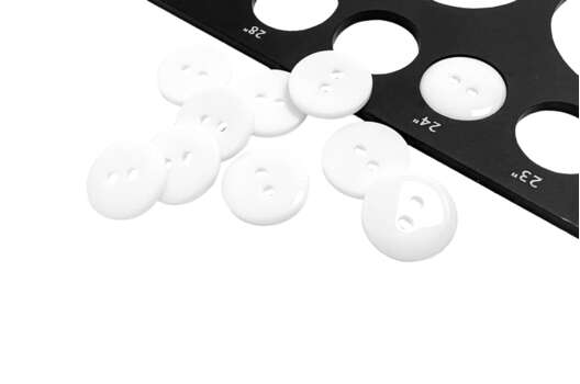 Пуговица пластиковая CXK-22, 2 прокола, белая глянцевая, 15 мм