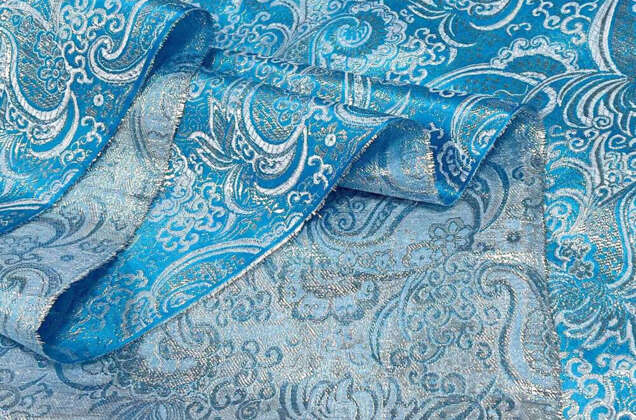 Парча жаккард, бело-серебряные узоры на ярко-голубом 6