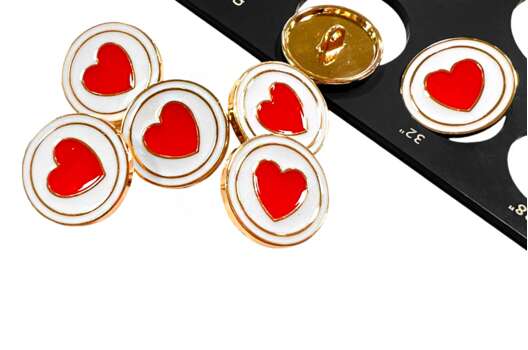 Пуговица металлическая на ножке ME677, Сердечки на бело-золотом, 20 мм