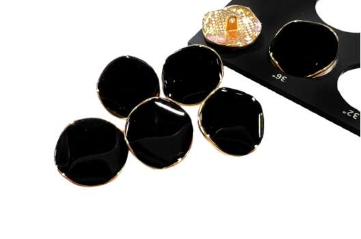 Пуговица металлическая на ножке RBZ-95, черная с золотом, 23 мм