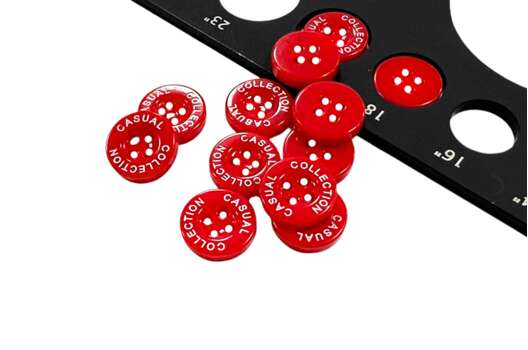 Пуговица пластиковая CBM-58, 4 прокола, красная, 11.5 мм