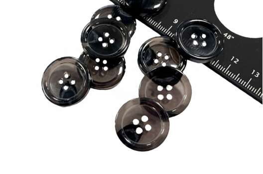 Пуговица пластиковая 2107, 4 прокола, черная, 21.6 мм