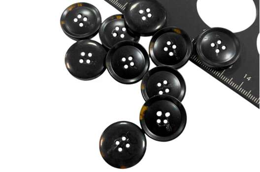 Пуговица пластик J1851, 4 прокола, черно-коричневая, 21.6 мм