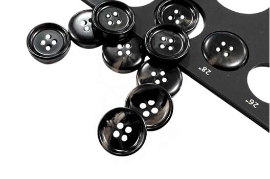 Пуговица пластиковая 2114, 4 прокола, черная, 18 мм
