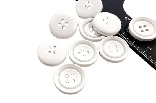 Пуговица пластиковая 8960A, 4 прокола, белая, 21.6 мм