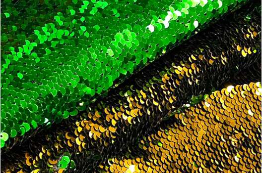 Двухсторонние пайетки на атласе и спанбонде, зелено-золотые