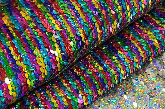 Двухсторонние пайетки-голограмма на атласе и спанбонде, разноцветные на серебре