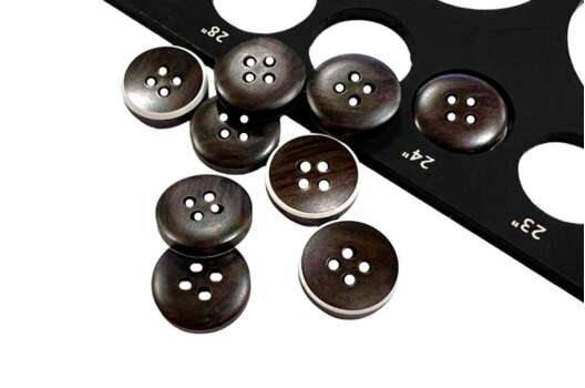 Пуговица пластик NE210, 4 прокола, темно-коричневая, 15 мм