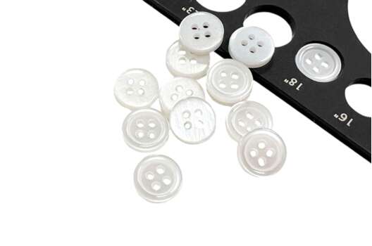 Пуговица пластик PS64, 4 прокола, белая, 11.5 мм