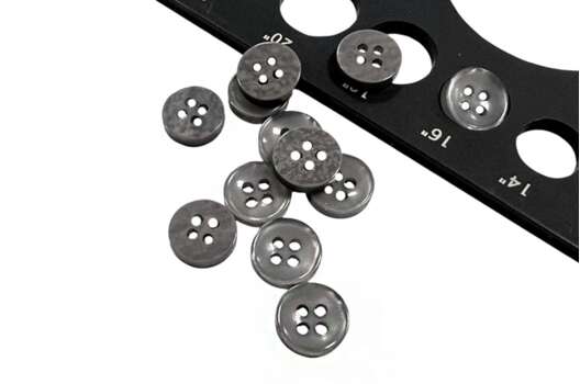 Пуговица пластик NE14, 4 прокола, серая, 10 мм