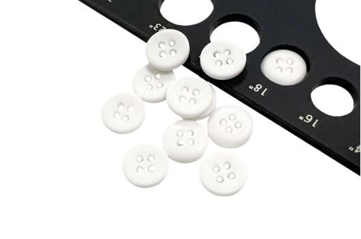 Пуговица пластик PS15, 4 прокола, белая, 11.5 мм