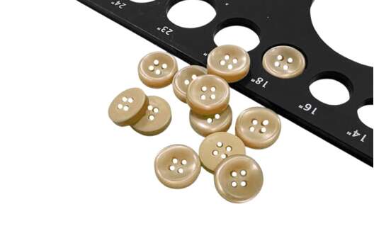 Пуговица пластиковая 44800 матовая, 4 прокола, бежевая, 11 мм, Турция