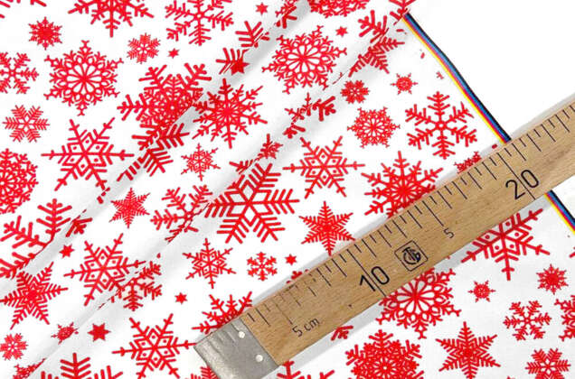 Габардин простой с рисунком, Красные снежинки на белом 2