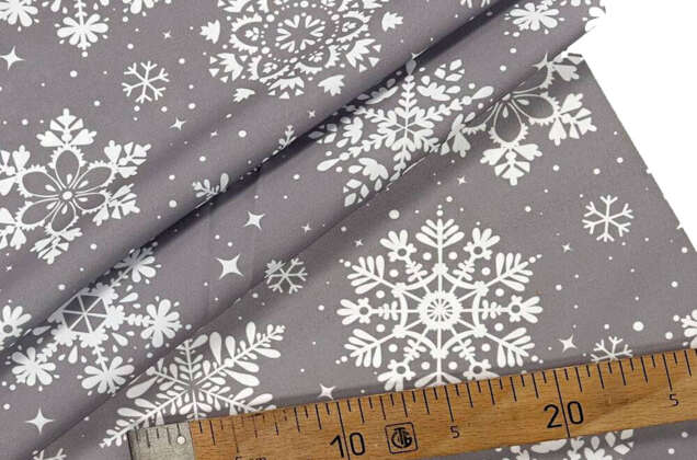Габардин простой с рисунком, Белые снежинки на светло-сером 2