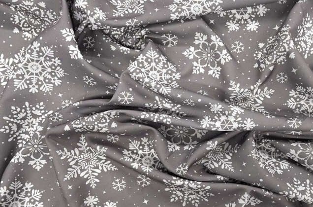 Габардин простой с рисунком, Белые снежинки на светло-сером 4
