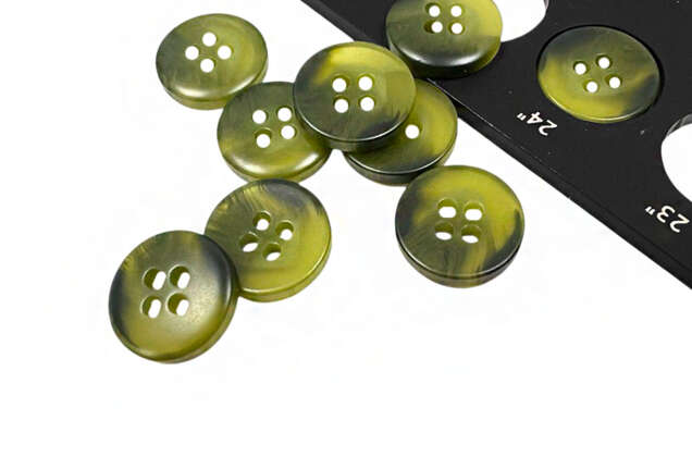 Пуговица пластик CN2823, 4 прокола, зеленая, 15 мм