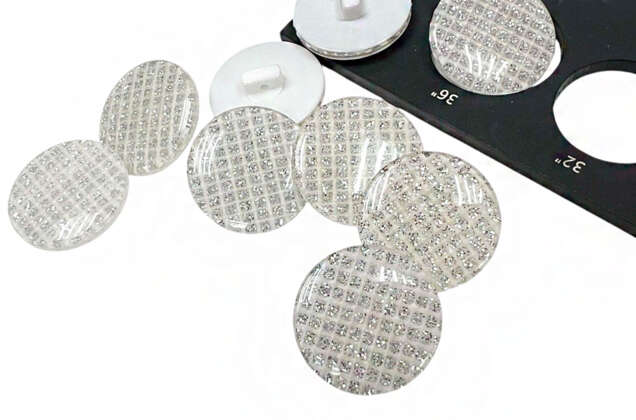 Пуговица пластик на ножке CB3320, белая, 23 мм