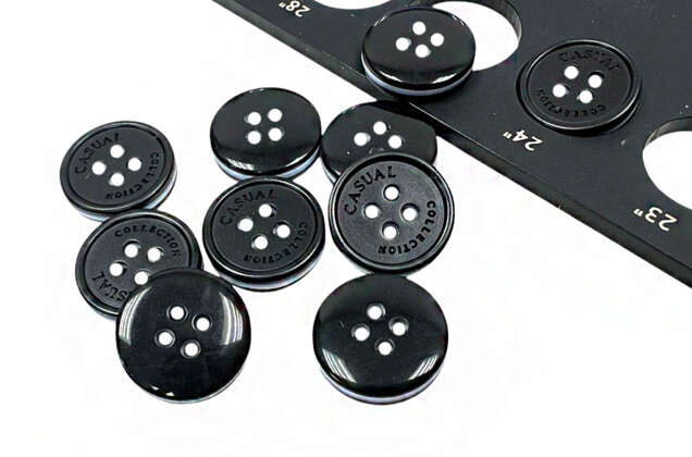Пуговица пластик CB3679, 4 прокола, черная, 15 мм