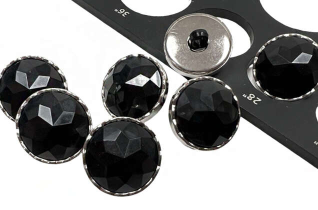 Пуговица пластиковая на ножке RBZ-52, черная с серебром, 18 мм