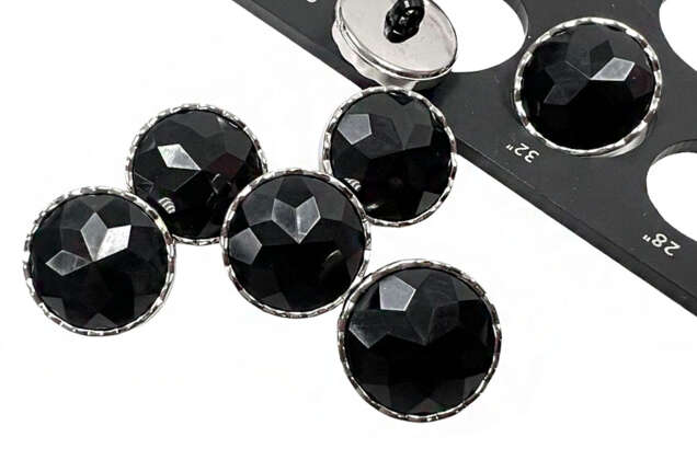 Пуговица пластиковая на ножке RBZ-52, черная с серебром, 20 мм