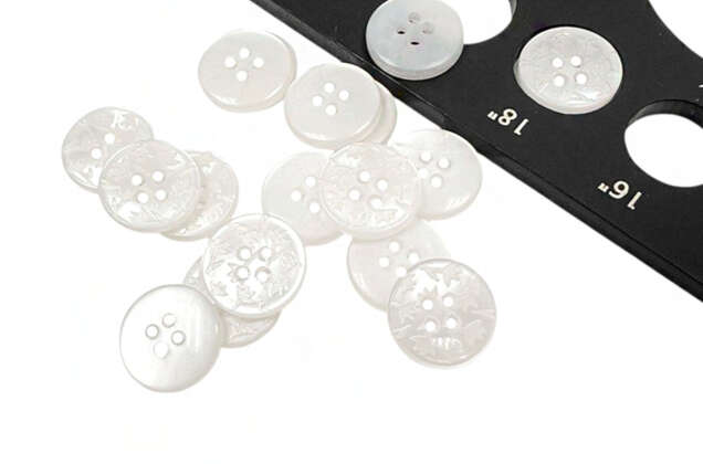 Пуговица пластик CN2504, 4 прокола, белая, 11.5 мм