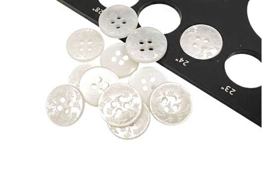 Пуговица пластик CN2504, 4 прокола, белая, 15 мм