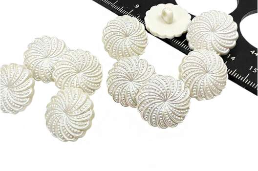 Пуговица пластиковая на ножке LA1716, белая, 21 мм