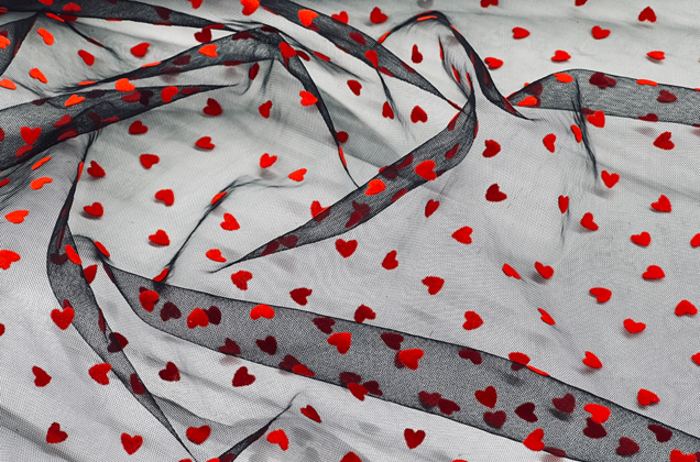 Сетка черная с красными сердечками 4